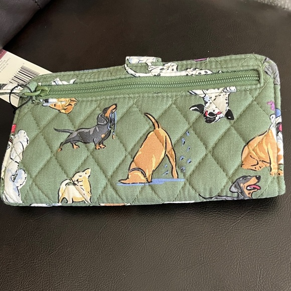 Vera Bradley Green Quilted Dog Park  Tab Wallet - Picture 3 of 6
